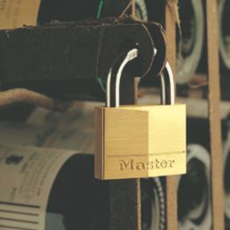 Master Lock 4130 V Line     Padlock Brass 30mm