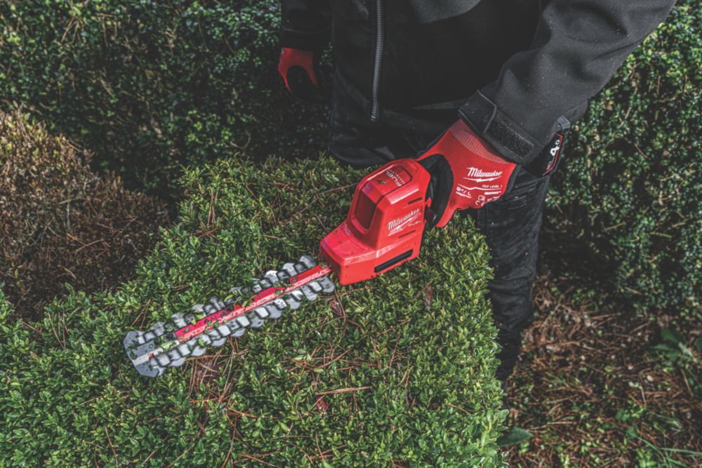 Milwaukee M12 FUEL Hedge Trimmer kit M12FHT20-403 20cm 12V x 4.0Ah Li-Ion  RedLithium Brushless Cordless Hedge Trimmer Screwfix