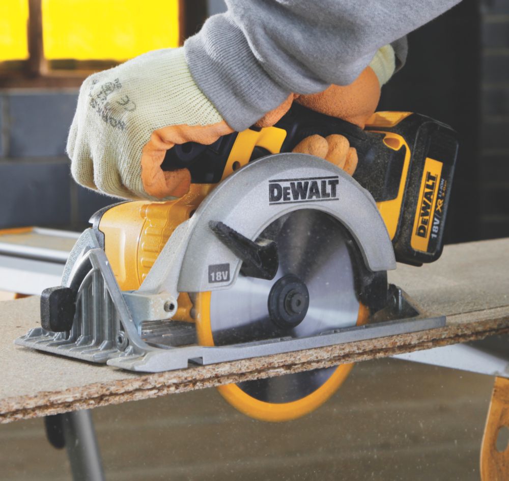 Dewalt battery best sale powered circular saw