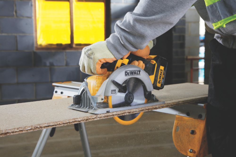 Dewalt battery operated skill saw hot sale