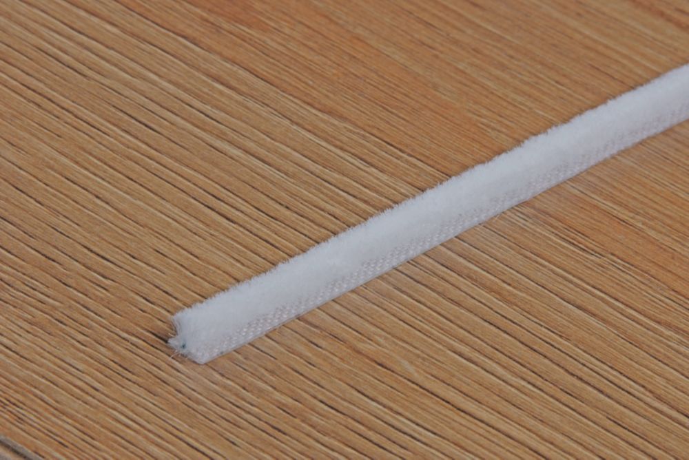STORMGUARD 05AM021005MW V Seal Paraspifferi autoadesivi, bianco, 5 m, set di 4 pezzi