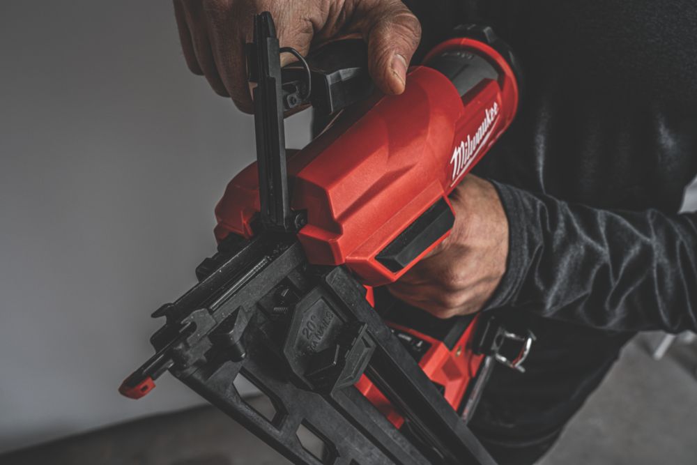 Milwaukee M18FN16GA 0X 1.6mm 18V Li Ion RedLithium Brushless