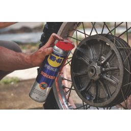 WD-40 Specialist Motorbike cleanses brakes-Spray 500 ml. WD40 motorbike  cleans brakes fast action. WD 40 moto cleans brakes. wd40 moto. wd-40  cleans