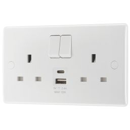 British General 800 Series 13A 2-Gang SP Switched Socket + 2.4A 12W 2-Outlet Type A & C USB Charger White