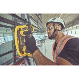 DEWALT DCE590N-XJ 18V Li-Ion XR Cordless Single Cup Suction Lifter - Bare