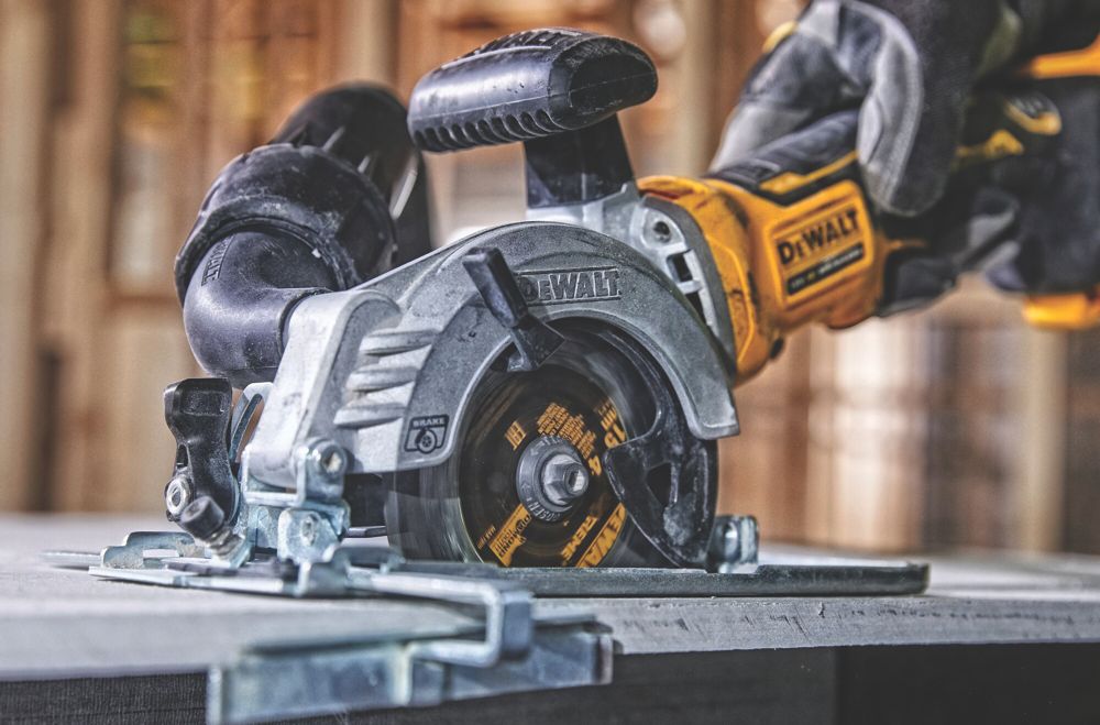 Dewalt cordless circular online saw brushless