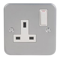 Essentials   13A 1-Gang SP Switched Metal Clad Socket  with White Inserts