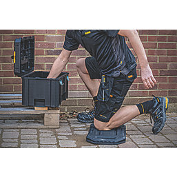 DeWalt Multi-Use Knee Protection Non-Safety Kneeling Mat  Black
