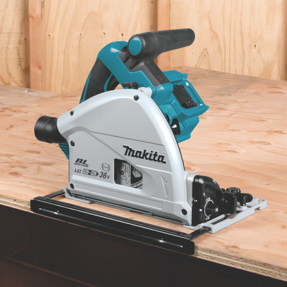 Makita plunge best sale saw kit 110v