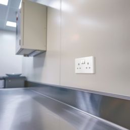 British General 900 Series 13A 2-Gang SP Switched Plug Sockets White   5 Pack