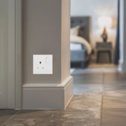 British General 900 Series 13A 1-Gang SP Switched Plug Socket White
