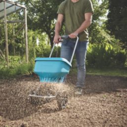 Gardena Spreader 18Ltr