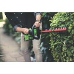 Greenworks  GWG40HT61K2 61cm 40V 1 x 2.0Ah Li-Ion   Cordless Hedge Trimmer