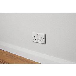 MK Logic Plus 13A 2-Gang DP Switched Socket + 2A 10.5W 2-Outlet Type A USB Charger White