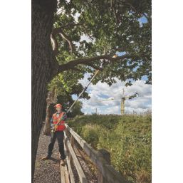 DEWALT DCMPS567P1 18V 1 x 5.0Ah Li-Ion XR Brushless Cordless 20cm Pole Saw