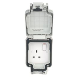 Hager Sollysta WXPSS81 IP66 13A 1-Gang 2P+E Weatherproof Outdoor Switched Socket