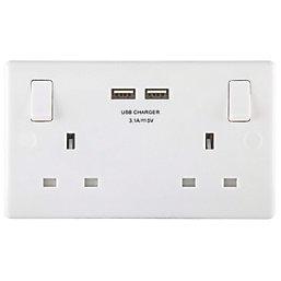British General 800 Series 13A 2-Gang SP Switched Socket + 3.1A 15.5W 2-Outlet Type A USB Charger White