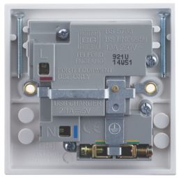 British General 900 Series 13A 1-Gang SP Switched Socket + 2.1A 10.5W 2-Outlet Type A USB Charger White