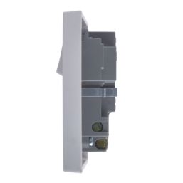 British General 900 Series 13A 1-Gang SP Switched Socket + 2.1A 10.5W 2-Outlet Type A USB Charger White