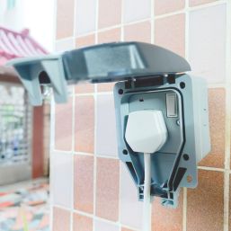 LAP  IP66 13A 1-Gang 2P+E Weatherproof Outdoor Switched Socket