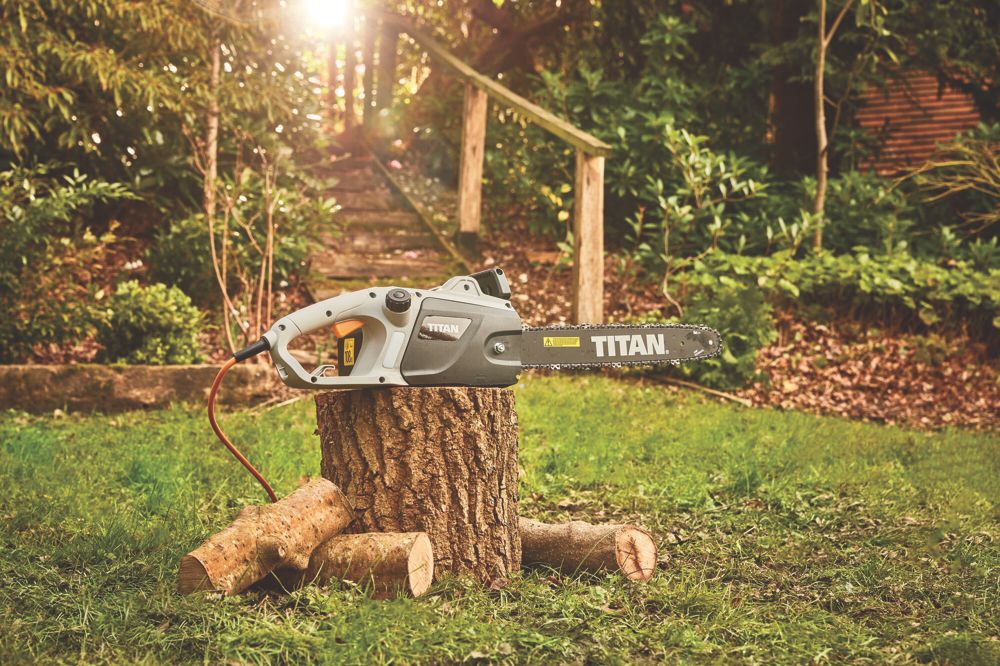 Titan TTL758CHN 2000W 230V Electric 40cm Chainsaw Screwfix