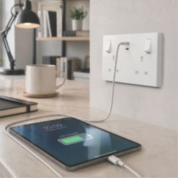 British General 900 Series 13A 2-Gang SP Switched Socket + 3.25A 65W 2-Outlet Type C USB Charger White