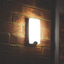 Brackenheath iSpot Frameless Outdoor Slimline LED Bulkhead Light With PIR & Photocell Sensor Black 9W 1150lm