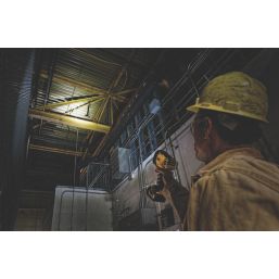 DEWALT DCL043-XJ 18V Li-Ion XR Cordless LED Spotlight Torch - Bare