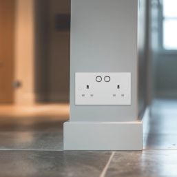 British General 900 Series 13A 2-Gang SP Switched Smart Socket White