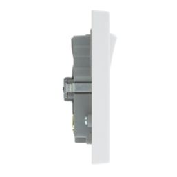 British General 900 Series 13A 2-Gang SP Switched Socket + 3.1A 15.5W 2-Outlet Type A USB Charger White