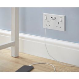 British General 900 Series 13A 2-Gang SP Switched Socket + 3.1A 15.5W 2-Outlet Type A USB Charger White