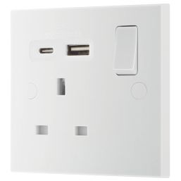British General 900 Series 13A 1-Gang SP Switched Socket + 3A 18W 2-Outlet Type A & C USB Charger White