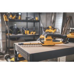 DEWALT  DCMHT520N-XJ 20cm 18V Li-Ion XR Brushless Cordless Compact Hedge Trimmer - Bare