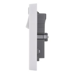 British General 900 Series 13A 2-Gang SP Switched Wi-Fi Extender Socket + 2.1A 10.5W 1-Outlet Type A USB Charger White