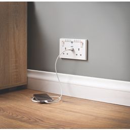 British General 900 Series 13A 2-Gang SP Switched Wi-Fi Extender Socket + 2.1A 10.5W 1-Outlet Type A USB Charger White