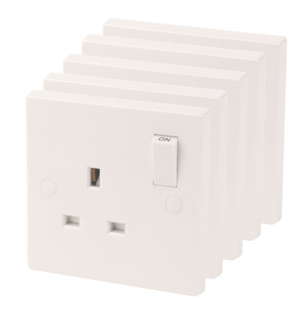 Essentials 13A 1Gang SP Switched Plug Sockets White 5 Pack Screwfix