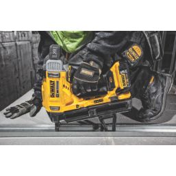 DEWALT DCN890P2-GB 57mm 18V 2 x 5.0Ah Li-Ion XR Brushless Concrete/Steel Cordless Nail Gun