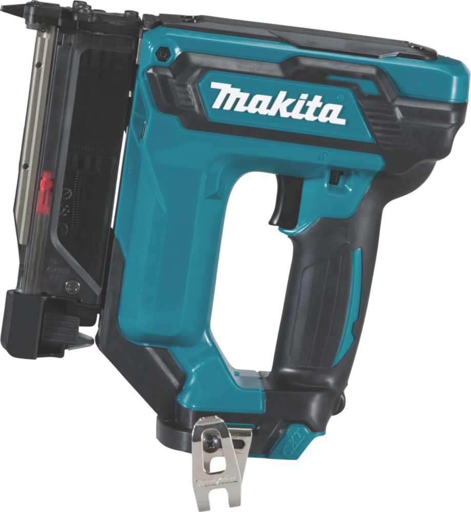 Second fix deals nail gun makita