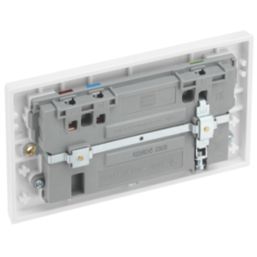 British General 900 Series 13A 2-Gang SP Switched Socket + 3A 45W 2-Outlet Type A & C USB Charger White