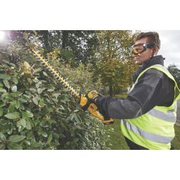 DEWALT  DCM563P1-GB 55cm 18V 1 x 5.0Ah Li-Ion XR  Cordless Hedge Trimmer