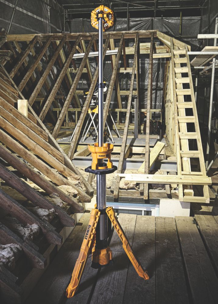 Dewalt tripod online light