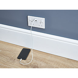 British General 900 Series 13A 2-Gang SP Switched Socket + 4.2A 10.5W 2-Outlet Type A & C USB Charger White