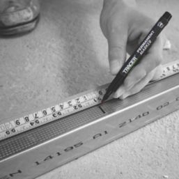 TRACER  Medium Tip Black Permanent Marker