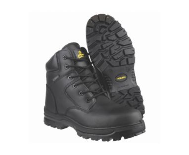 Work boots without metal clearance